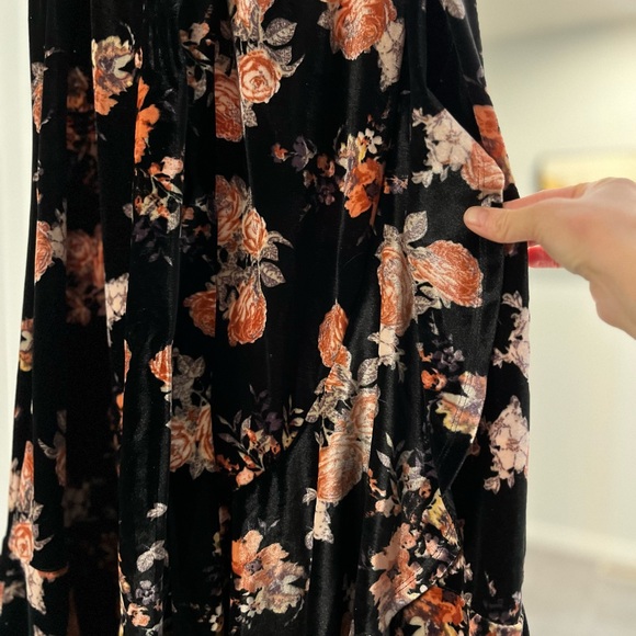 Cottage core/ boho velour floral skirt and top set. - Picture 6 of 7